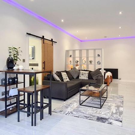 The Studio, Luxury Modern Apartment In The South Hams, Stunning Walks On The Doorstep, A 20 Minute Drive To The Beautiful Sandy Beaches, Quiet Courtyard Setting, Shops, Bars And Restaurants A Short Walk Away! Айвибридж Екстериор снимка