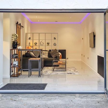 The Studio, Luxury Modern Apartment In The South Hams, Stunning Walks On The Doorstep, A 20 Minute Drive To The Beautiful Sandy Beaches, Quiet Courtyard Setting, Shops, Bars And Restaurants A Short Walk Away! Айвибридж Екстериор снимка