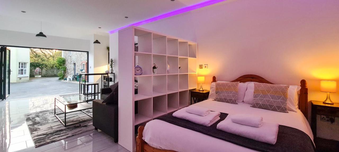 The Studio, Luxury Modern Apartment In The South Hams, Stunning Walks On The Doorstep, A 20 Minute Drive To The Beautiful Sandy Beaches, Quiet Courtyard Setting, Shops, Bars And Restaurants A Short Walk Away! Айвибридж Екстериор снимка