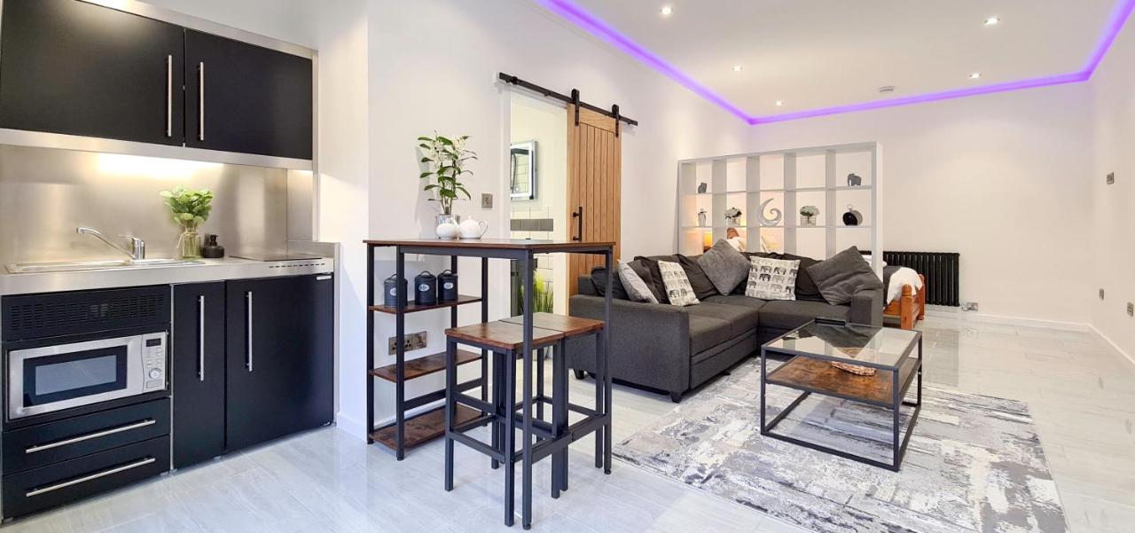 The Studio, Luxury Modern Apartment In The South Hams, Stunning Walks On The Doorstep, A 20 Minute Drive To The Beautiful Sandy Beaches, Quiet Courtyard Setting, Shops, Bars And Restaurants A Short Walk Away! Айвибридж Екстериор снимка