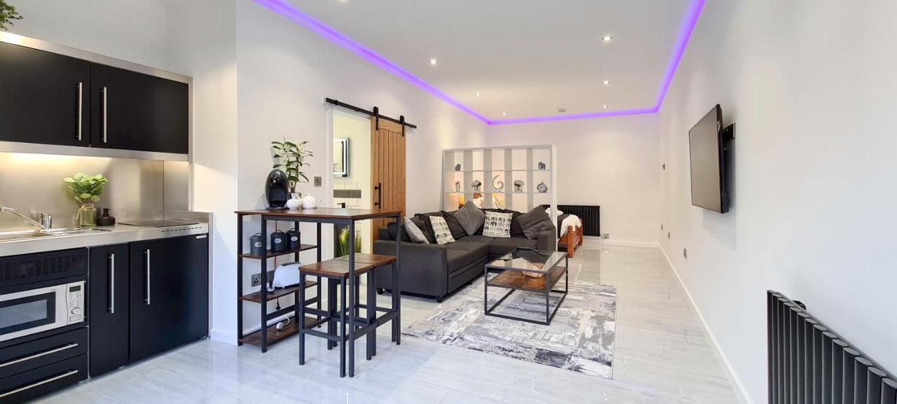 The Studio, Luxury Modern Apartment In The South Hams, Stunning Walks On The Doorstep, A 20 Minute Drive To The Beautiful Sandy Beaches, Quiet Courtyard Setting, Shops, Bars And Restaurants A Short Walk Away! Айвибридж Екстериор снимка