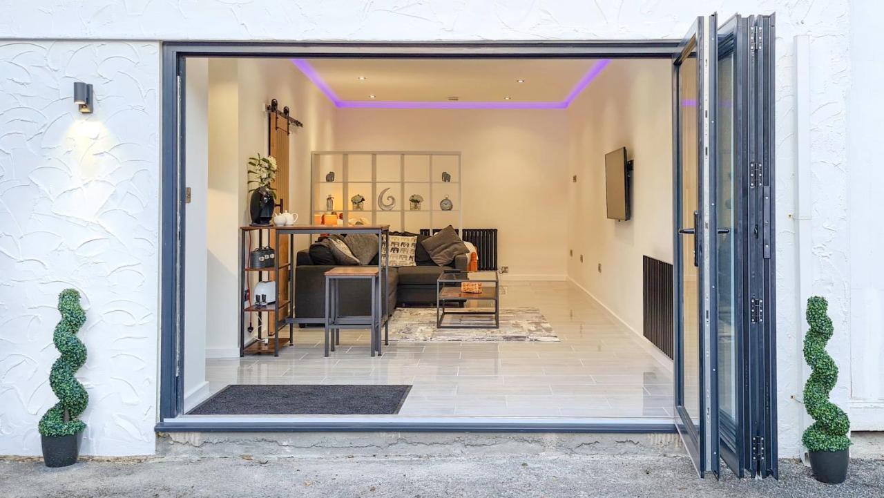 The Studio, Luxury Modern Apartment In The South Hams, Stunning Walks On The Doorstep, A 20 Minute Drive To The Beautiful Sandy Beaches, Quiet Courtyard Setting, Shops, Bars And Restaurants A Short Walk Away! Айвибридж Екстериор снимка
