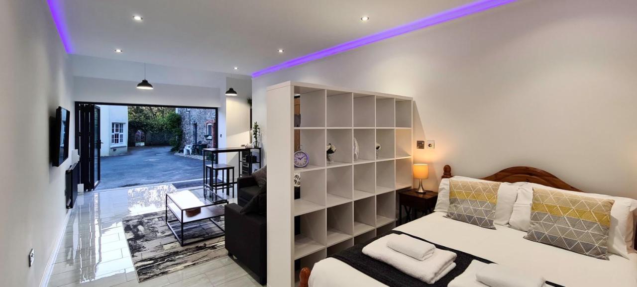 The Studio, Luxury Modern Apartment In The South Hams, Stunning Walks On The Doorstep, A 20 Minute Drive To The Beautiful Sandy Beaches, Quiet Courtyard Setting, Shops, Bars And Restaurants A Short Walk Away! Айвибридж Екстериор снимка