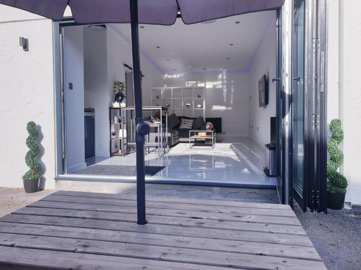 The Studio, Luxury Modern Apartment In The South Hams, Stunning Walks On The Doorstep, A 20 Minute Drive To The Beautiful Sandy Beaches, Quiet Courtyard Setting, Shops, Bars And Restaurants A Short Walk Away! Айвибридж Екстериор снимка